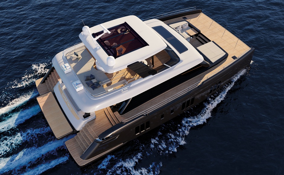 If you missed exactly this size, here for you is the Sunreef Power 70