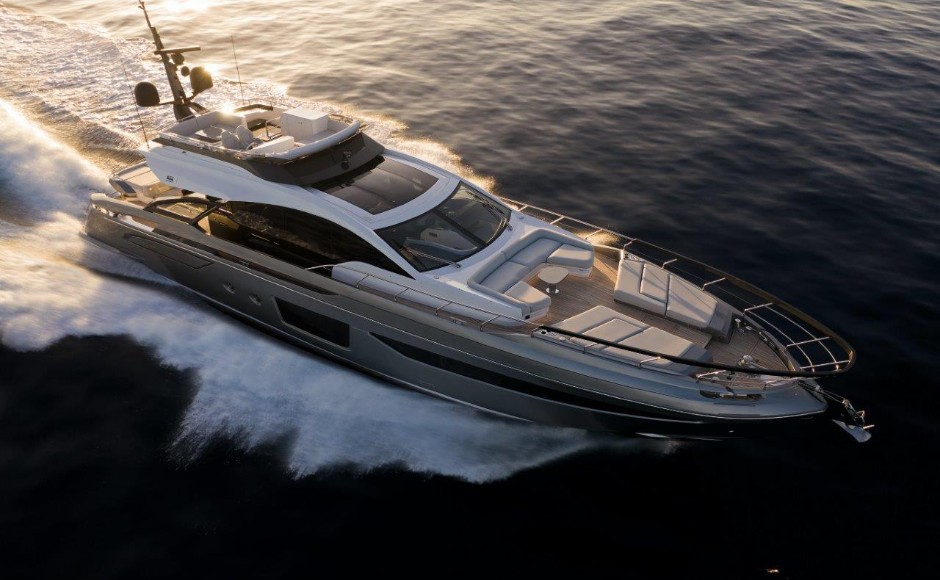 Meet Azimut S8, a large open for long cruises