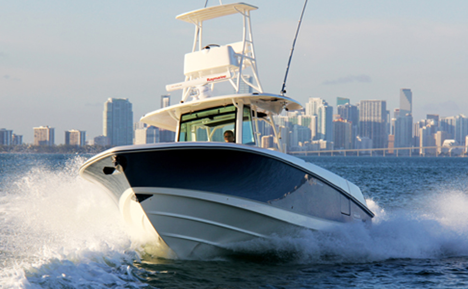 The new Boston Whaler 350 Outrage: a powerful fishing machine