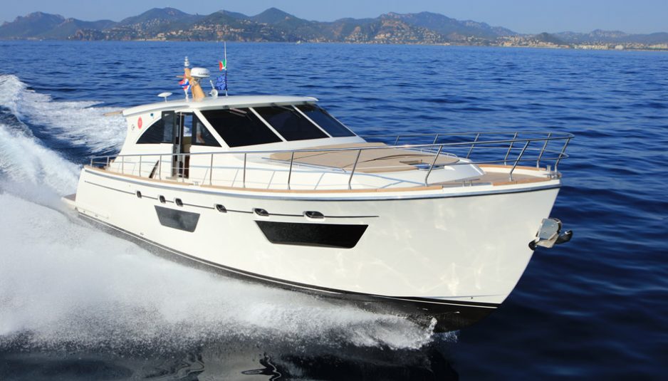 Cantieri Estensi 545 Goldstar: the timeless charme of lobster boats