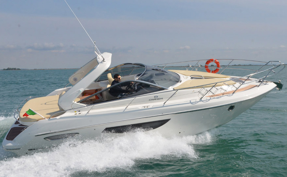 Cranchi Endurance 33, when the family enjoys a convertible