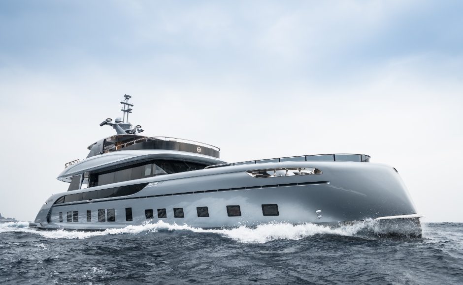 Dynamiq GTT 115 Hybrid: Porsche, Vripack and Centrostiledesign for an original aluminum yacht