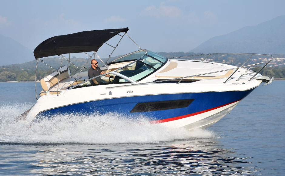 Four Winns Vista 255: the test of a Mediterranean Yankee