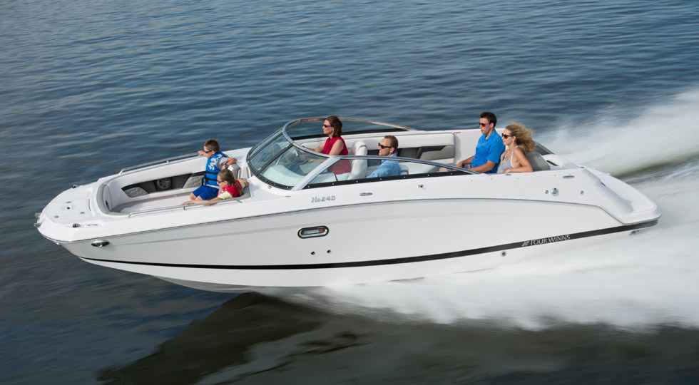 Four Winns HD 240: seven meters of luxury for four