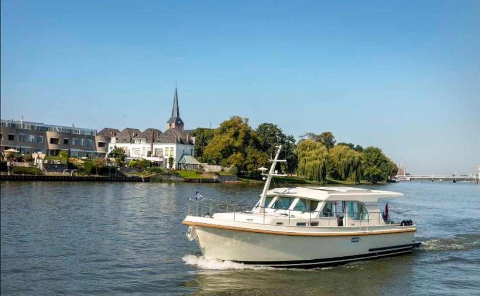 Linssen Grand Sturdy 40.0 Sedan Intero, the apotheosis of slow cruising