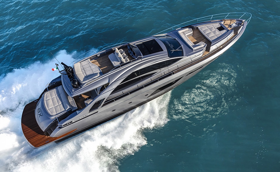On Pershing 8X, the boat plays the music underwater: it's Music Hull by Videoworks