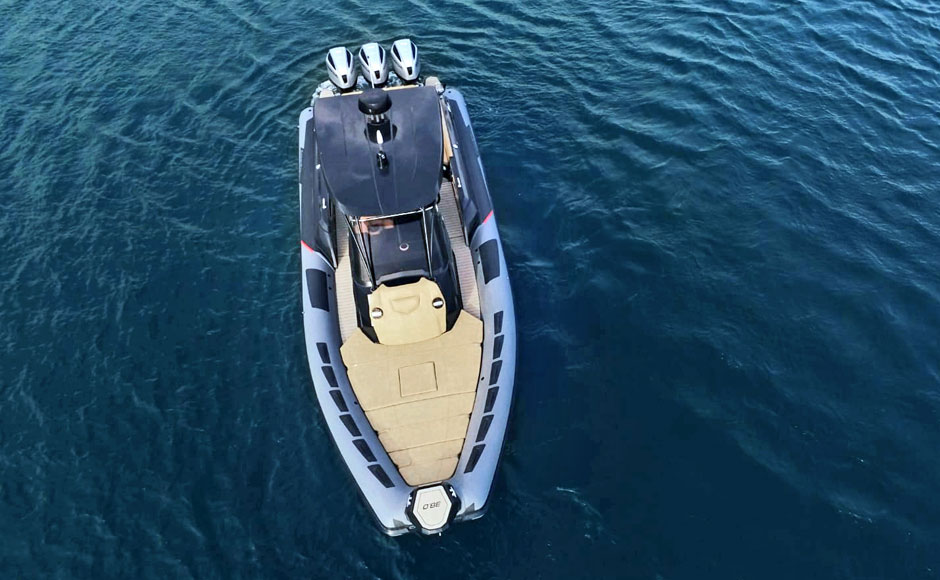 Ranieri International Cayman 38 Executive Trofeo with triple engines by Honda Marine