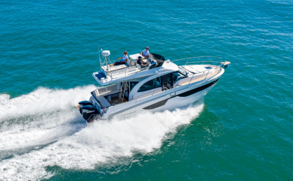 After the coupe version, Beneteau Antares 11 gets a flybridge