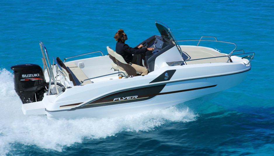 Beneteau Flyer 5 SunDeck: who said small?