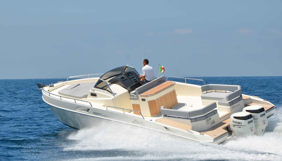 Fiart 33 Seawalker and Suzuki DF300, sporty with charm