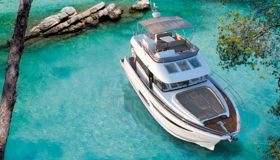 Jeanneau Velasco 43: one boat, two characters